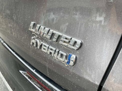 Used 2022 Toyota Sienna Limited image 9