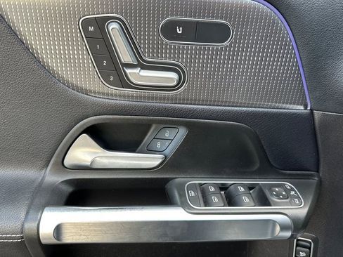 Used 2020 Mercedes-Benz GLB 250 4MATIC image 11