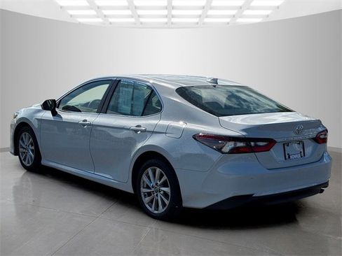 Used 2023 Toyota Camry LE image 5