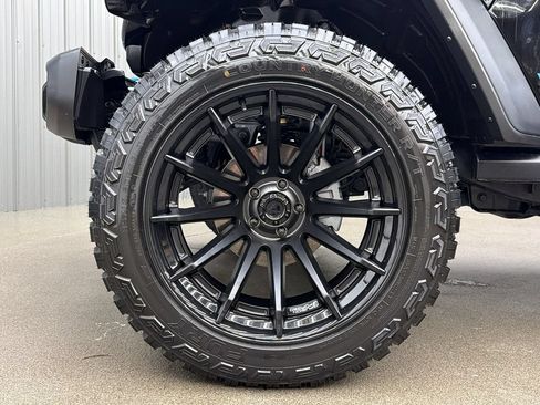 Used 2024 Jeep Wrangler Unlimited AWD/4WD image 9