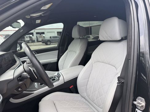 Used 2025 BMW X7 xDrive40i w/ Premium Package AWD/4WD image 8