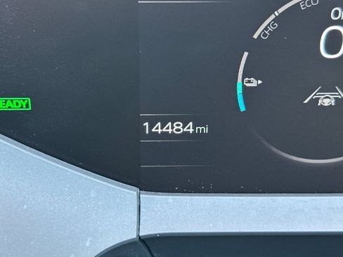 Used 2025 Toyota Prius Plug-In Hybrid FWD image 23