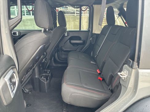 Used 2019 Jeep Wrangler Unlimited Rubicon w/ LED Lighting Group AWD/4WD image 17