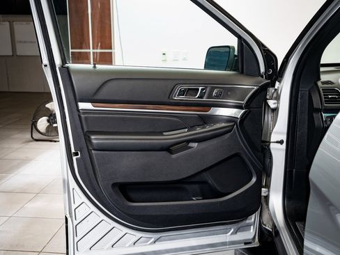 Used 2019 Ford Explorer Limited w/ Class III Trailer Tow Package image 22