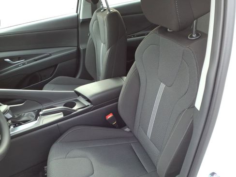 New 2026 Hyundai Elantra SE image 9