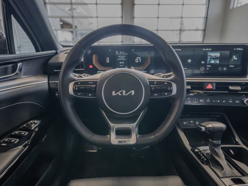 Used 2025 Kia K5 GT-Line w/ GT-Line Premium Package image 9