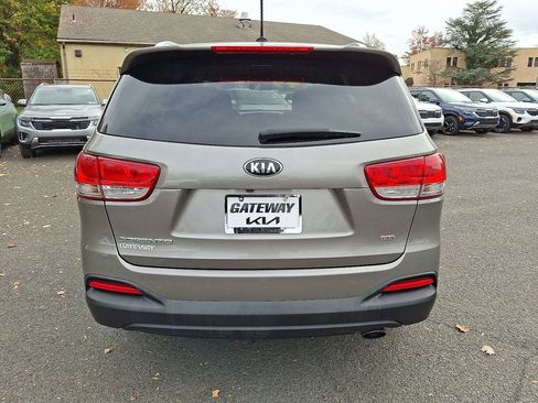 Used 2017 Kia Sorento LX image 5