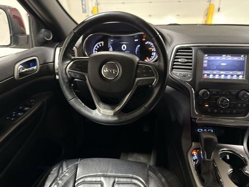 Used 2018 Jeep Grand Cherokee Laredo AWD/4WD image 11
