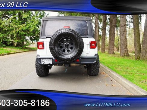 Used 2018 Jeep Wrangler Unlimited Sahara AWD/4WD image 10