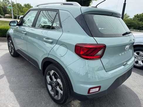 Used 2025 Hyundai Venue SEL FWD image 2