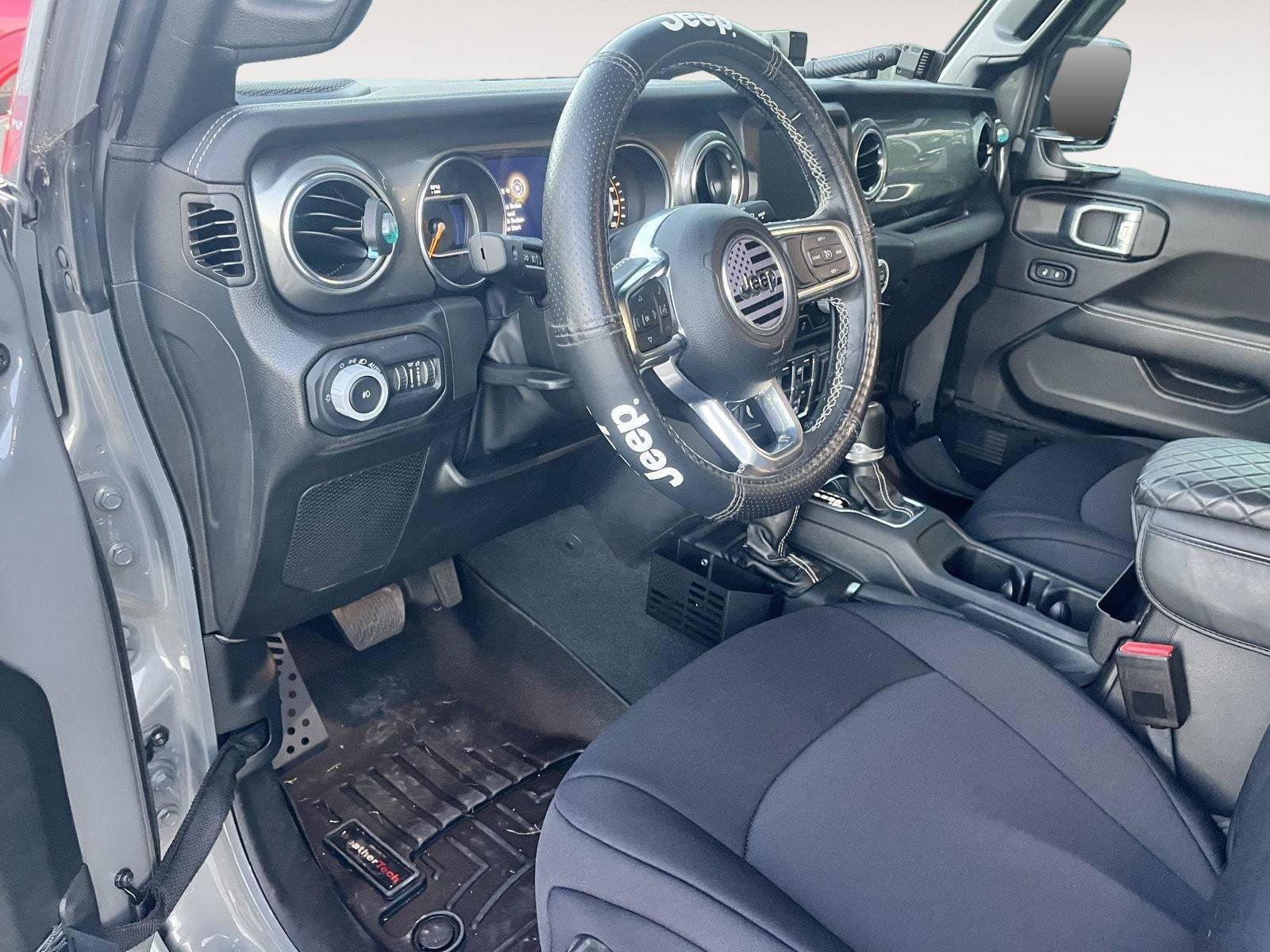 Used 2022 Jeep Wrangler Unlimited Sahara w/ Cold Weather Group AWD/4WD image 24