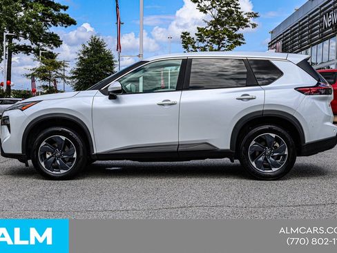 Used 2024 Nissan Rogue SV FWD image 9