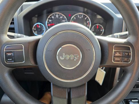 Used 2012 Jeep Liberty Sport AWD/4WD image 14