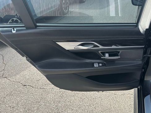 Used 2019 BMW 750i xDrive w/ Executive Package image 21