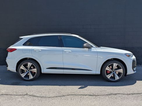 New 2026 Audi SQ5 Premium Plus AWD/4WD image 4