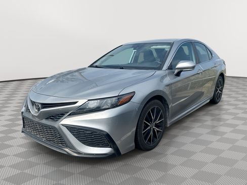 Used 2022 Toyota Camry SE FWD image 1