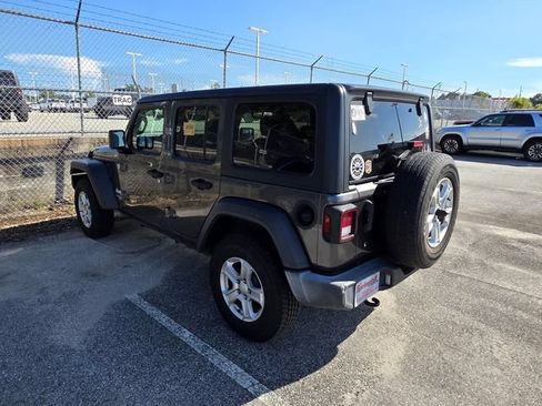 Used 2018 Jeep Wrangler Unlimited Sport S AWD/4WD image 3