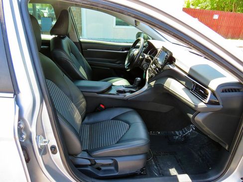 Used 2023 Toyota Camry SE image 19