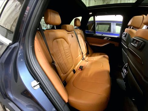 Used 2019 BMW X5 xDrive40i w/ Executive Package image 19