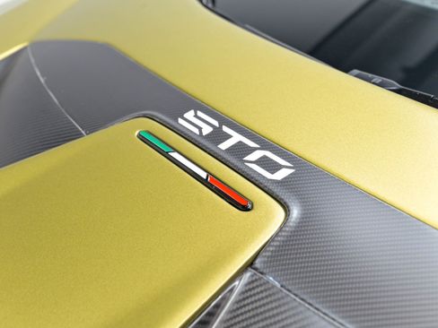 Used 2023 Lamborghini Huracan STO RWD image 49