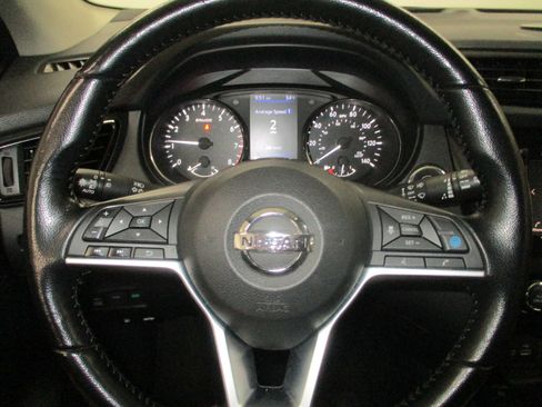 Used 2020 Nissan Rogue Sport SV w/ Technology Package image 17