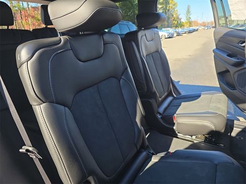 New 2025 Jeep Grand Cherokee L Altitude image 11