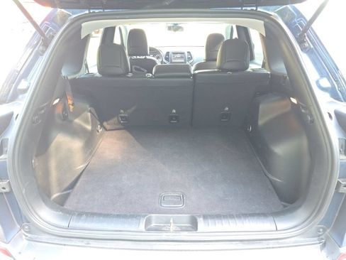 Used 2020 Jeep Cherokee Latitude Plus w/ Cold Weather Group AWD/4WD image 16