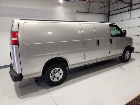 Used 2009 Chevrolet Express 2500 Extended image 21