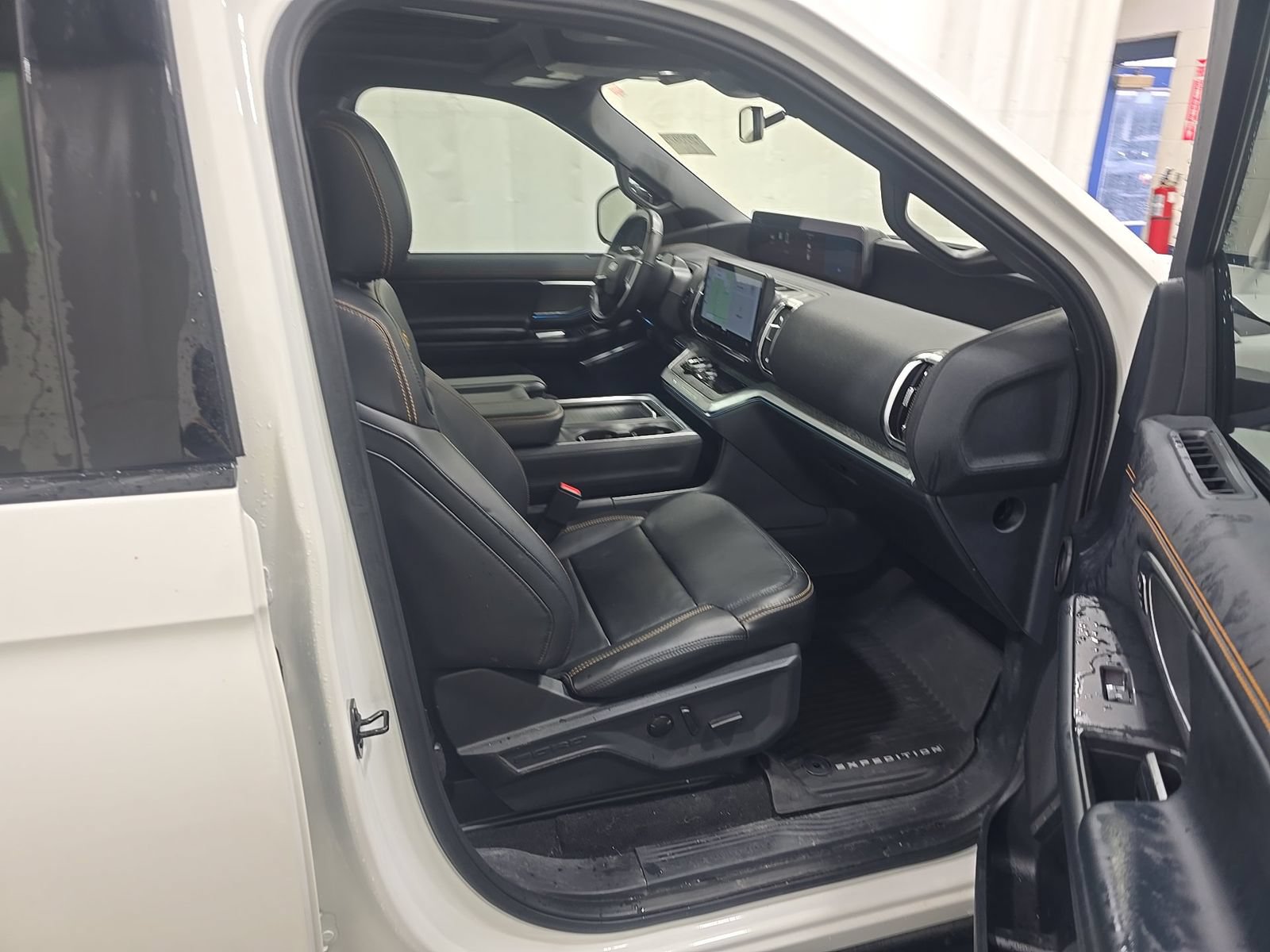 Used 2025 Ford Expedition Tremor AWD/4WD image 10