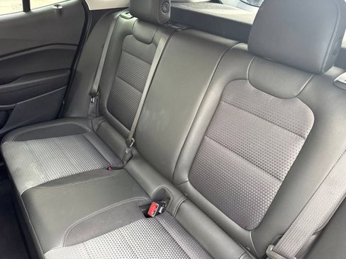 Used 2025 Chevrolet Trax LT FWD image 14