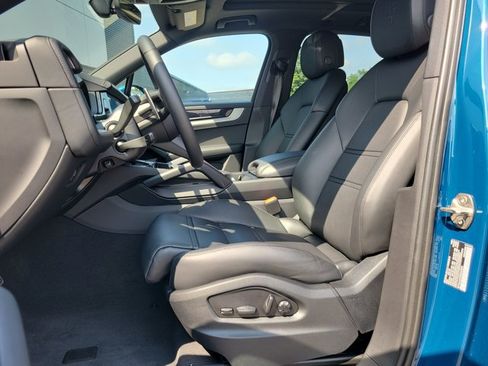 Certified 2025 Porsche Cayenne S AWD/4WD image 5