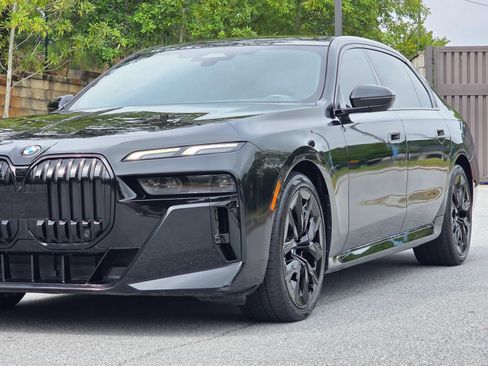Used 2023 BMW 740i w/ Parking Assistance Package RWD image 3