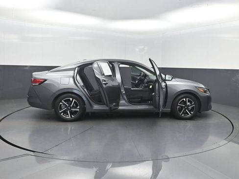 Used 2025 Nissan Sentra SV FWD image 32