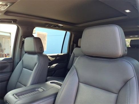 Used 2023 Chevrolet Suburban Z71 w/ Luxury Package image 14