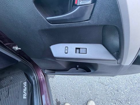 Used 2016 Toyota RAV4 LE AWD/4WD image 40