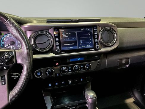 Used 2022 Toyota Tacoma TRD Off-Road w/ Technology Package image 10