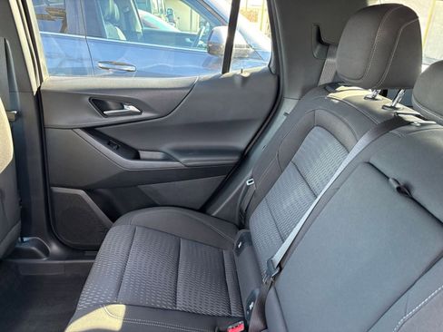 Used 2025 Chevrolet Equinox LT image 40