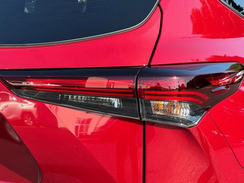 New 2025 Toyota Highlander Platinum image 33