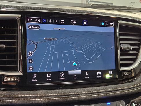 Used 2023 Chrysler Pacifica Limited FWD image 31