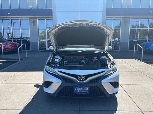 Used 2018 Toyota Camry SE FWD image 3