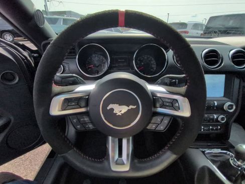 Used 2017 Ford Mustang Coupe RWD image 20