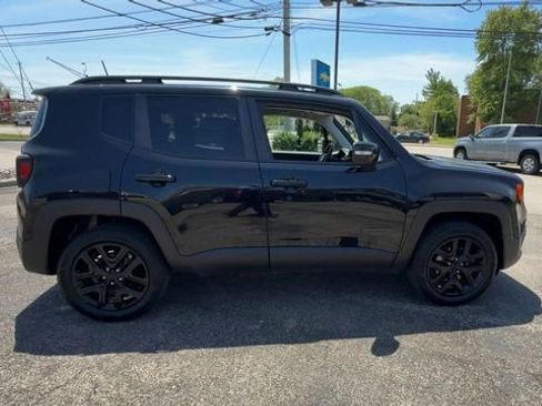 Used 2018 Jeep Renegade Altitude AWD/4WD image 9