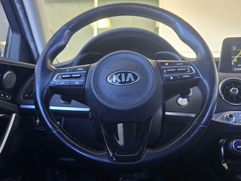 Used 2018 Kia Stinger Premium image 15