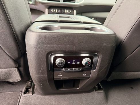Used 2023 GMC Yukon SLT AWD/4WD image 25
