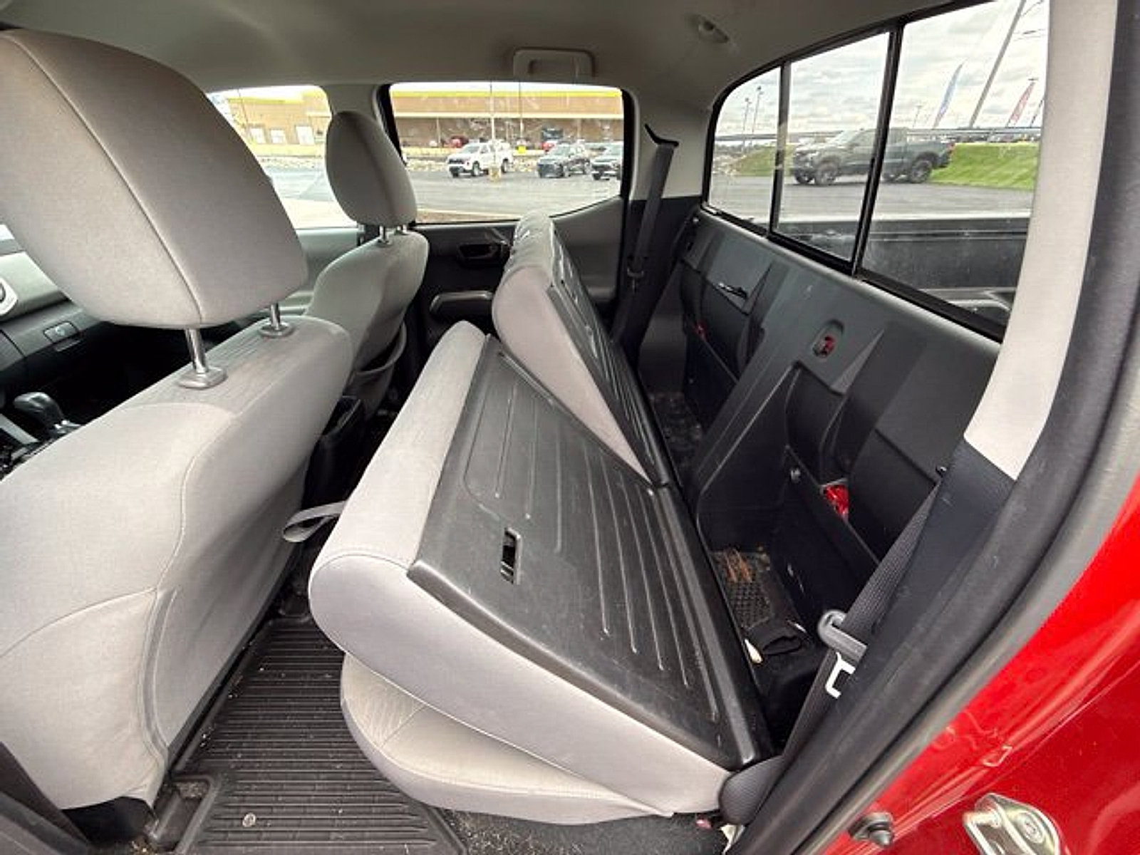 Used 2018 Toyota Tacoma SR5 AWD/4WD image 27