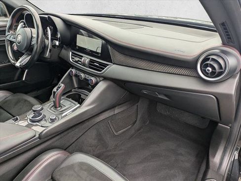Used 2018 Alfa Romeo Giulia Quadrifoglio w/ Driver Assist Dynamic Package image 20