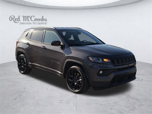Used 2024 Jeep Compass Latitude w/ Altitude Special Edition AWD/4WD image 9