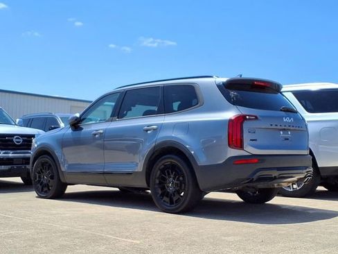Used 2022 Kia Telluride SX w/ SX Prestige Package image 3