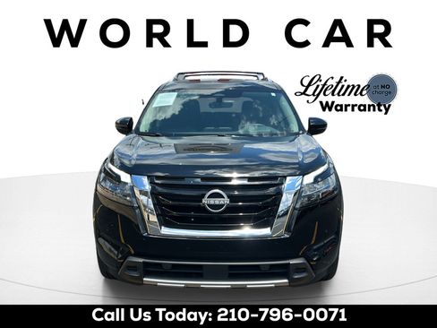 Used 2025 Nissan Pathfinder Platinum FWD image 2