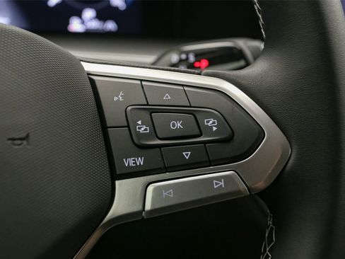 New 2025 Volkswagen Tiguan SE image 22